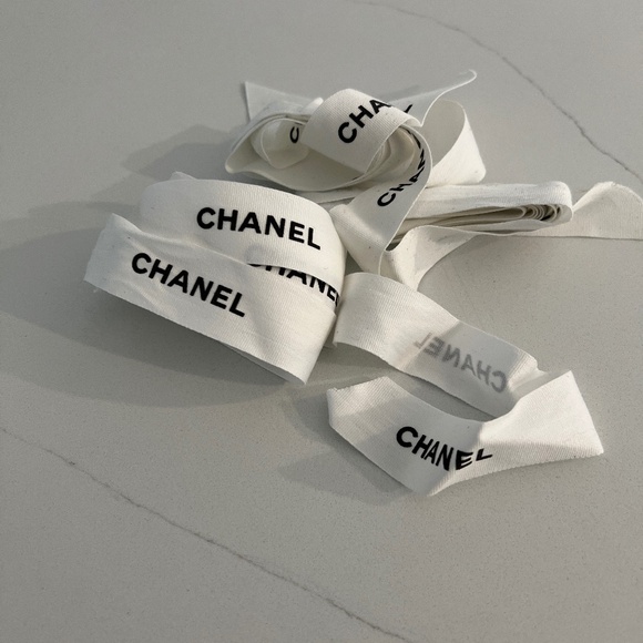 Chanel White Ribbon with Black Logo - Picture 3 of 4